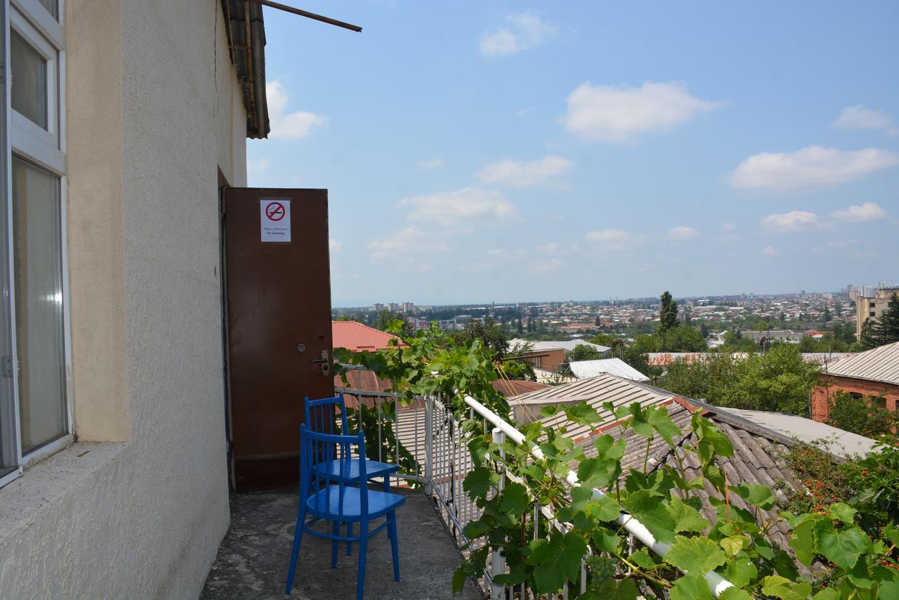 Friends House Hotel Kutaisi Exterior photo