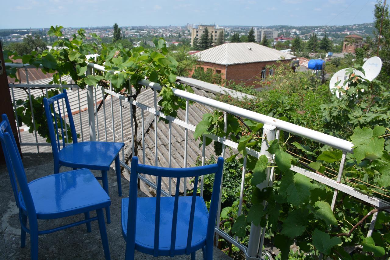 Friends House Hotel Kutaisi Exterior photo